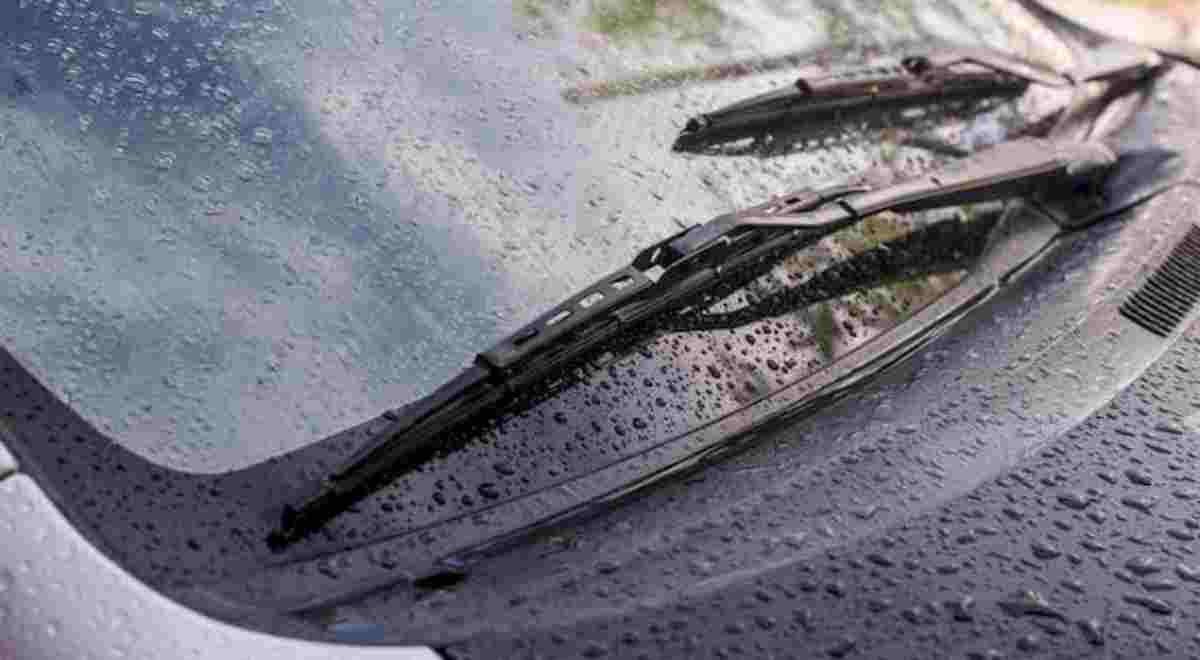 What to Do if Your Windshield Wipers Stop Working in the Rain