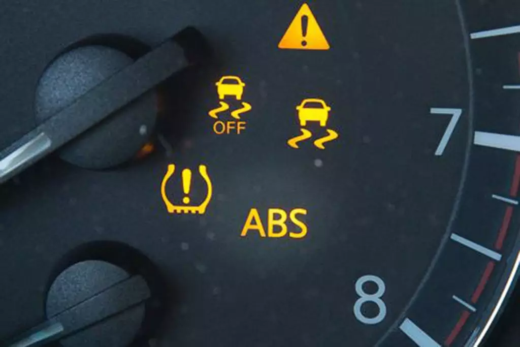 Jeep Wrangler ABS Light On – Causes, How to Fix Without Auto Mechanics